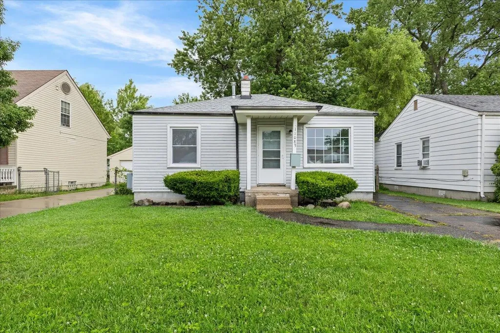 11083 Studebaker Avenue Warren City MI 48089