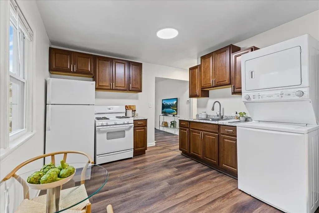 11083 Studebaker Avenue Warren City MI 48089