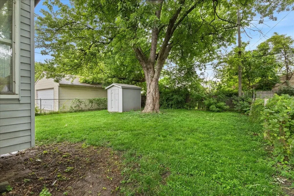 11083 Studebaker Avenue Warren City MI 48089