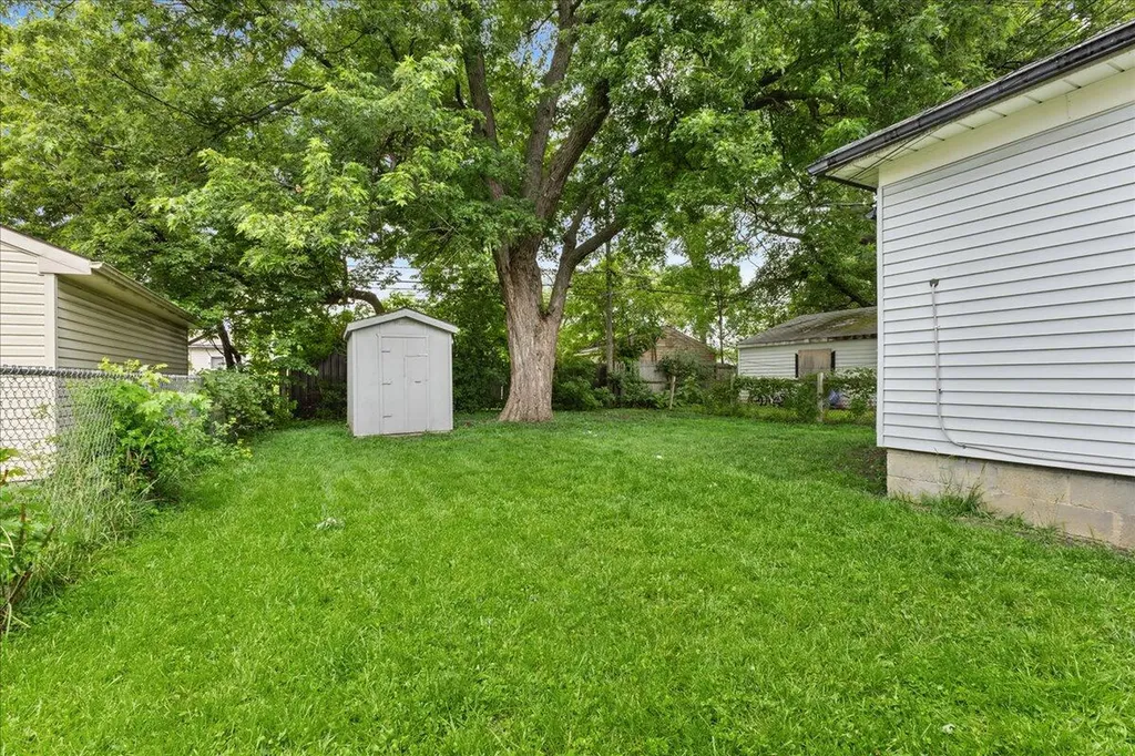 11083 Studebaker Avenue Warren City MI 48089