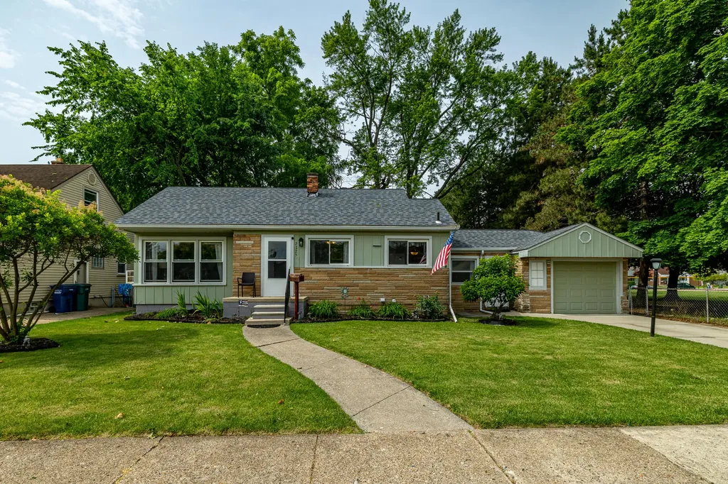 2225 Mclain Avenue Lincoln Park City MI 48146