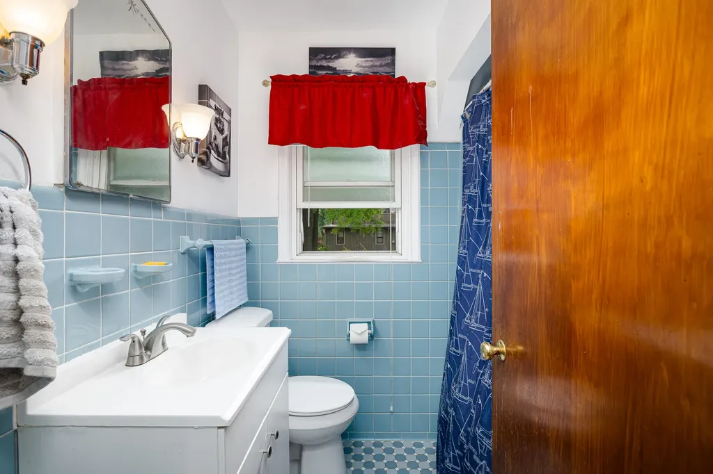 2225 Mclain Avenue Lincoln Park City MI 48146
