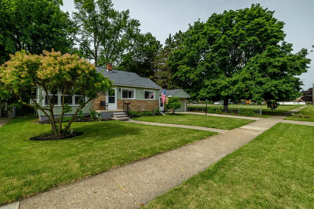 2225 Mclain Avenue Lincoln Park City MI 48146