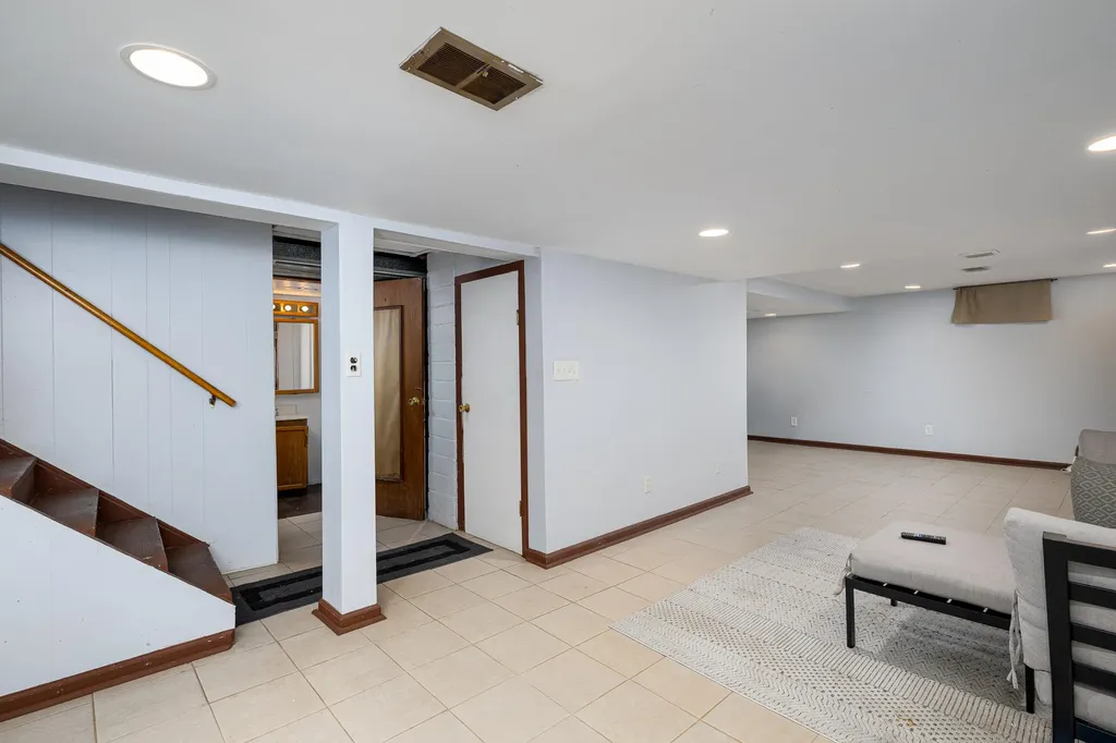 2225 Mclain Avenue Lincoln Park City MI 48146