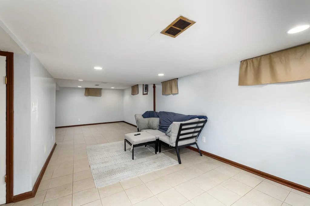 2225 Mclain Avenue Lincoln Park City MI 48146