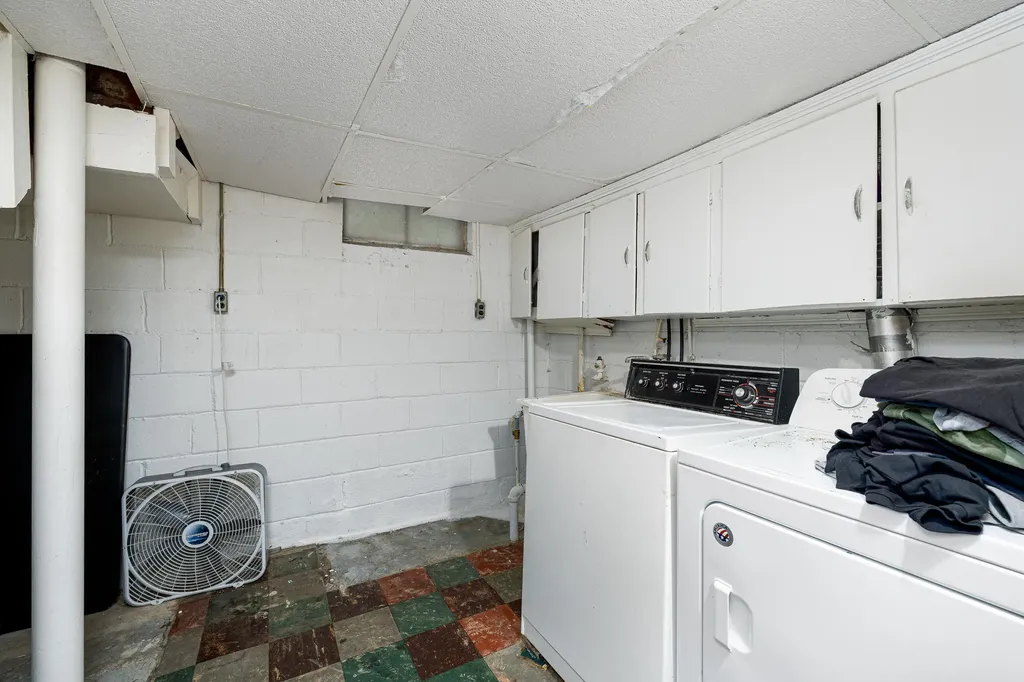 2225 Mclain Avenue Lincoln Park City MI 48146