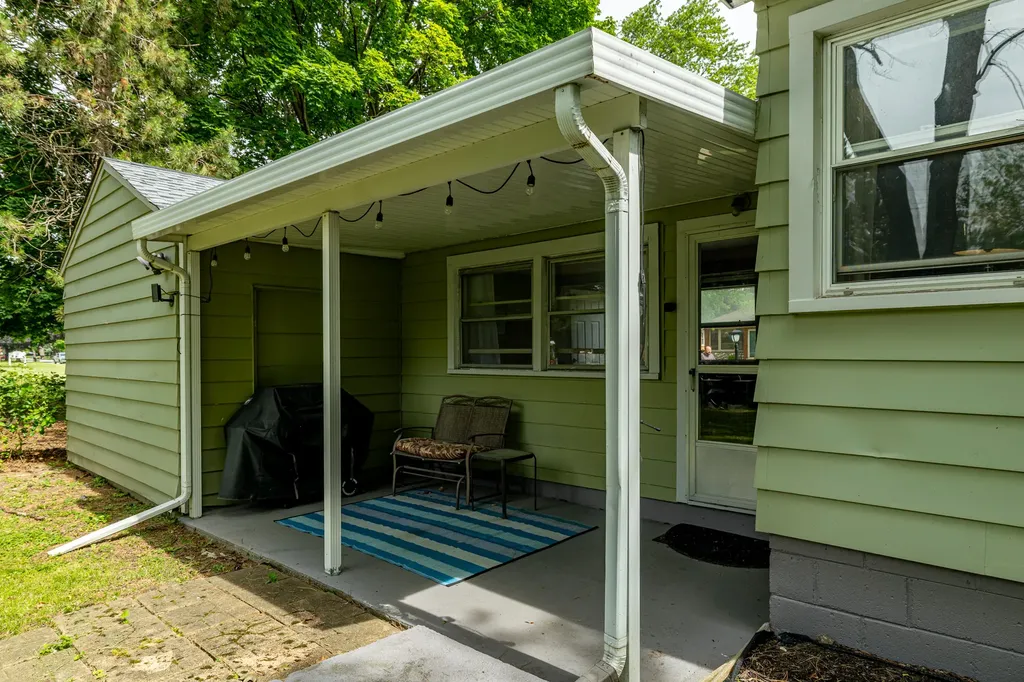 2225 Mclain Avenue Lincoln Park City MI 48146