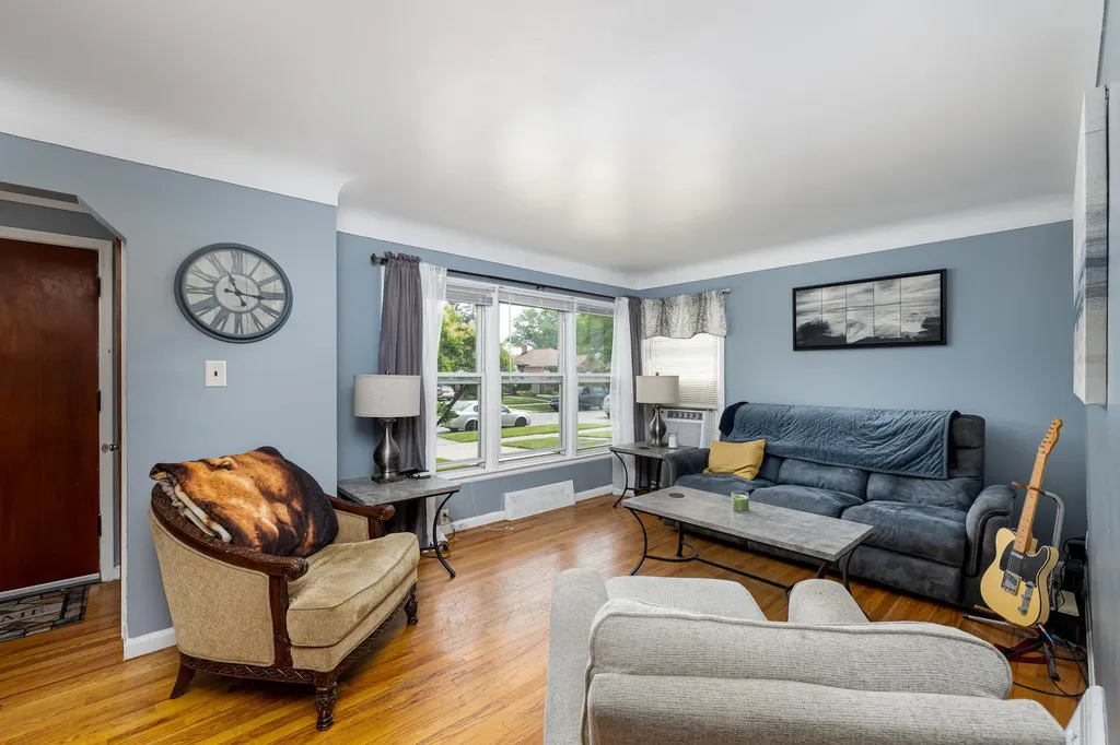 2225 Mclain Avenue Lincoln Park City MI 48146