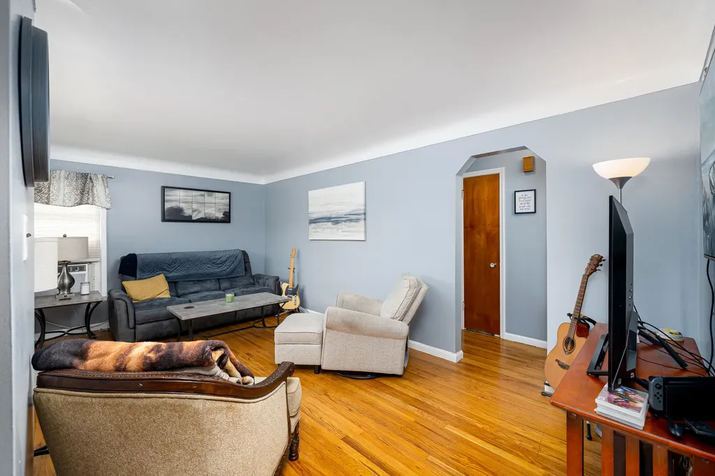 2225 Mclain Avenue Lincoln Park City MI 48146