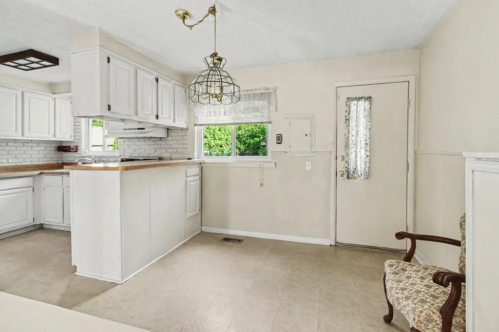 1307 Fall River Road Ypsilanti Charter Township MI 48198