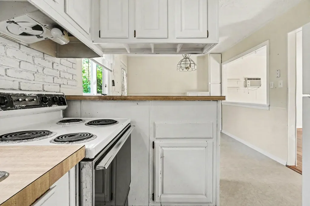 1307 Fall River Road Ypsilanti Charter Township MI 48198