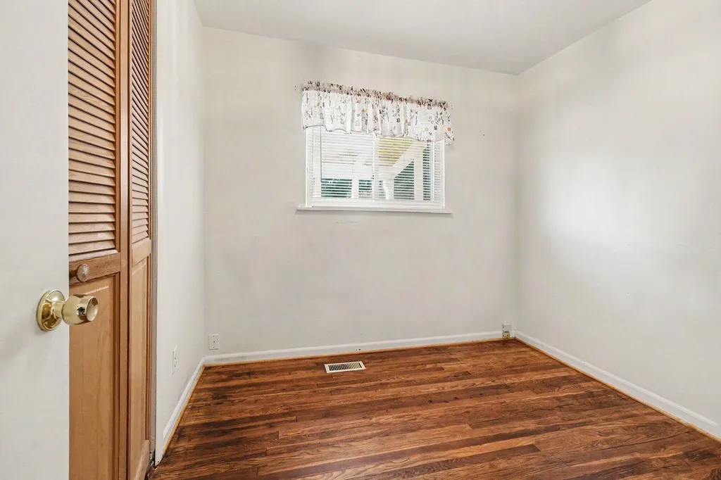 1307 Fall River Road Ypsilanti Charter Township MI 48198