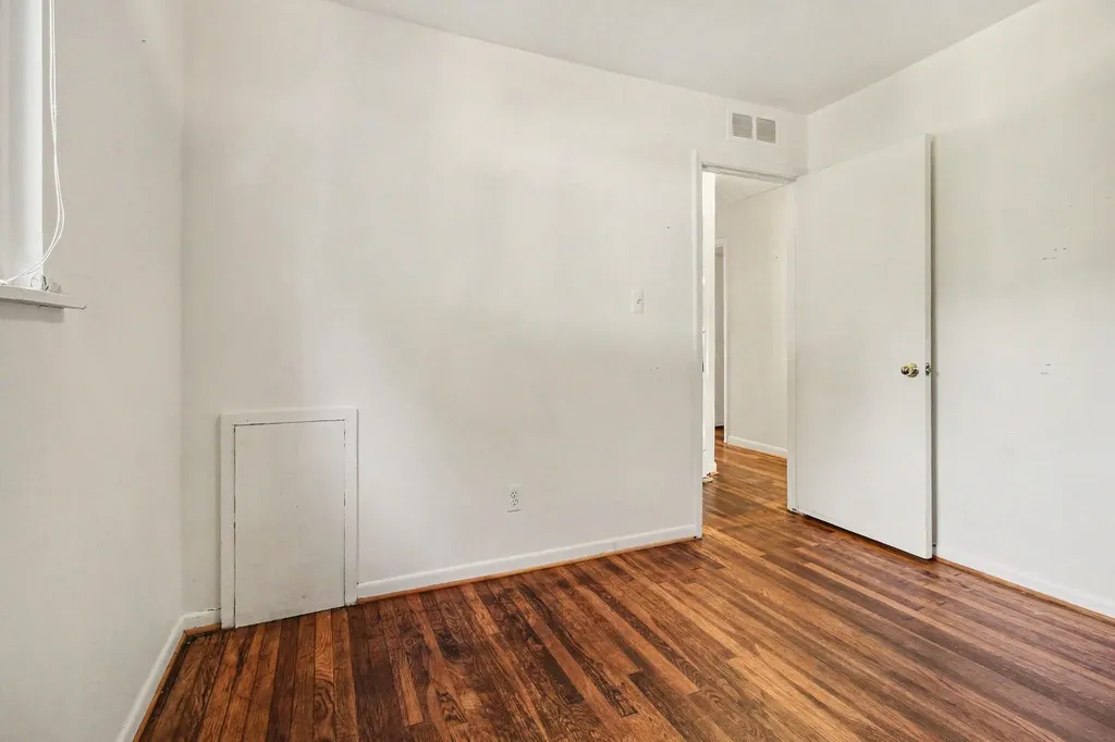 1307 Fall River Road Ypsilanti Charter Township MI 48198