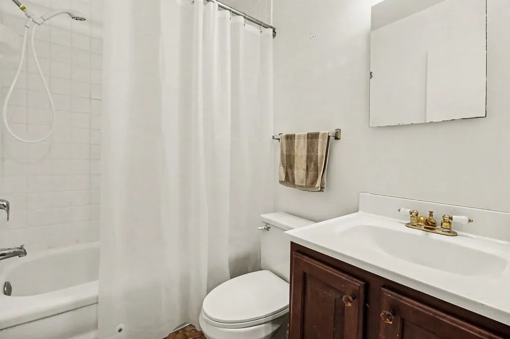 1307 Fall River Road Ypsilanti Charter Township MI 48198