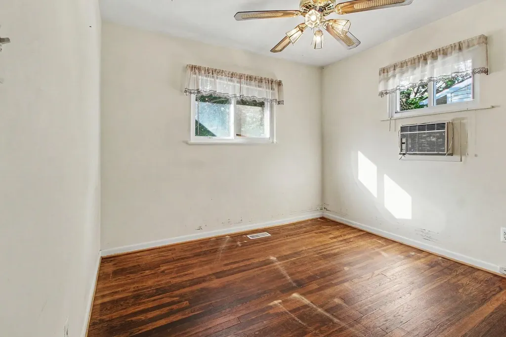 1307 Fall River Road Ypsilanti Charter Township MI 48198