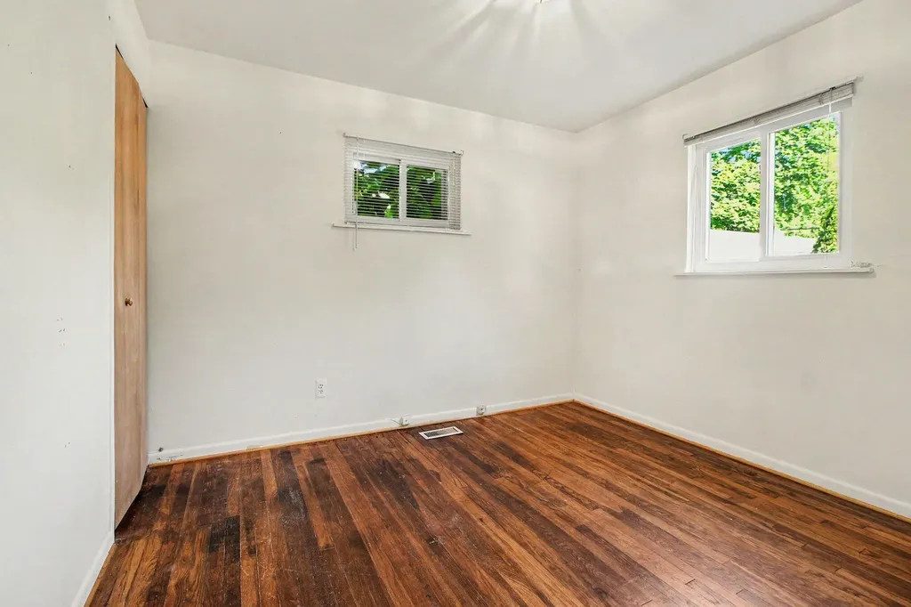 1307 Fall River Road Ypsilanti Charter Township MI 48198