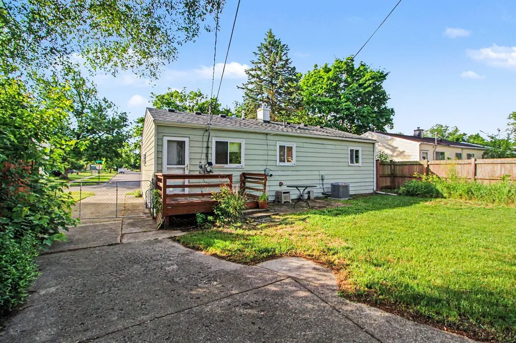 1307 Fall River Road Ypsilanti Charter Township MI 48198