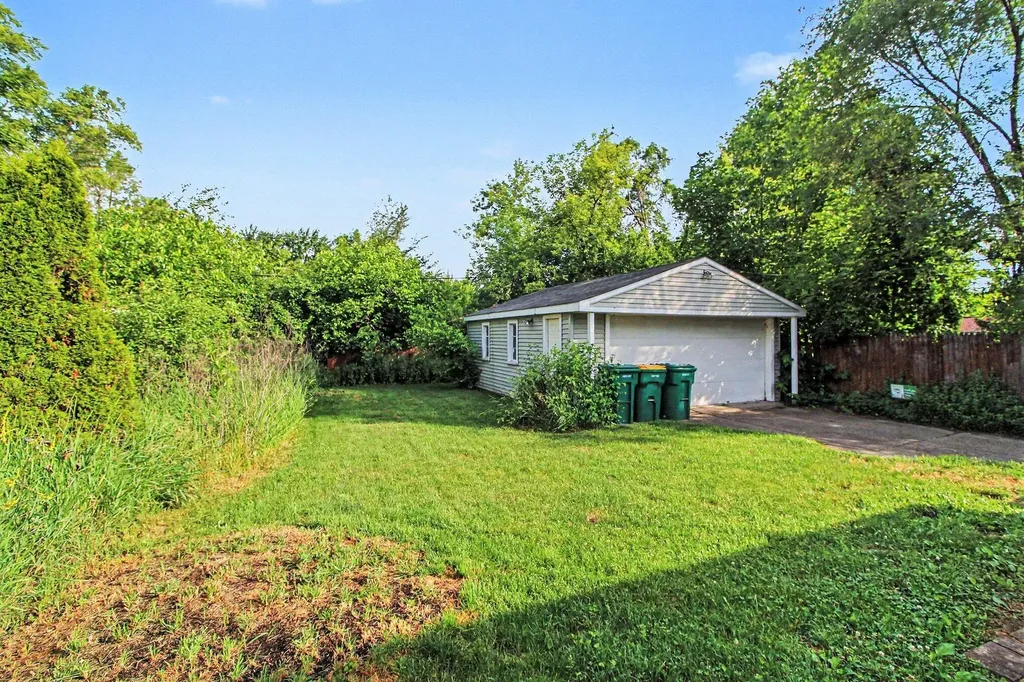 1307 Fall River Road Ypsilanti Charter Township MI 48198