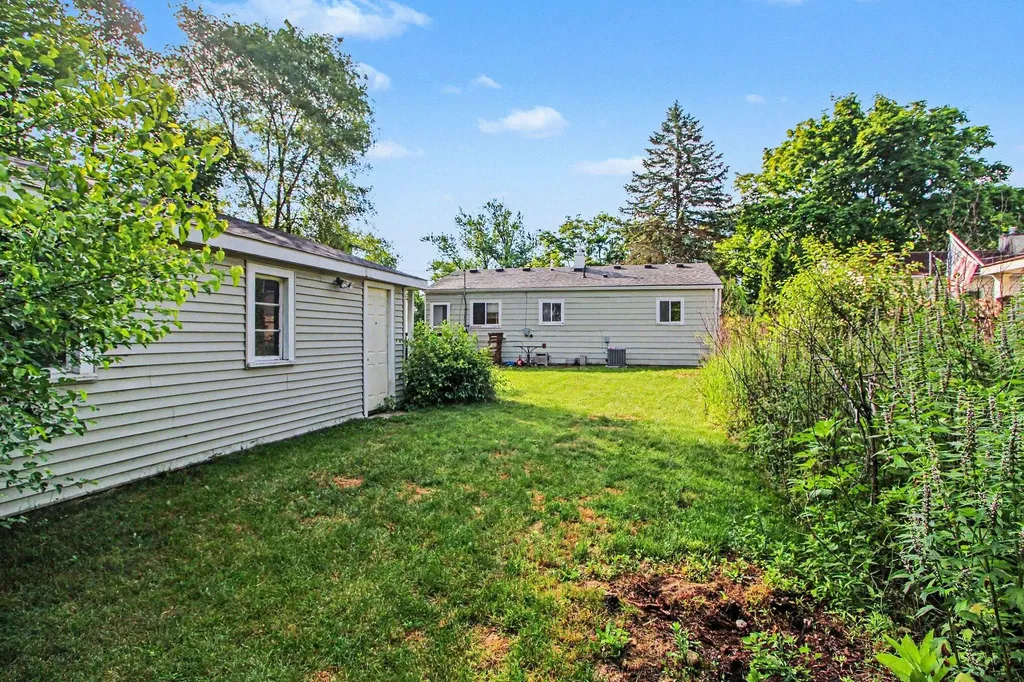 1307 Fall River Road Ypsilanti Charter Township MI 48198