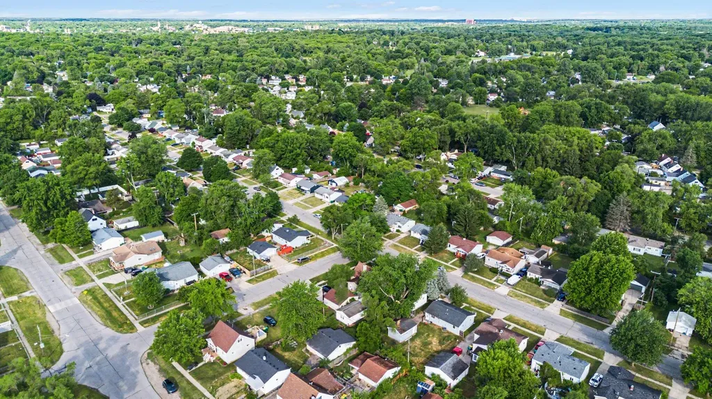 1307 Fall River Road Ypsilanti Charter Township MI 48198