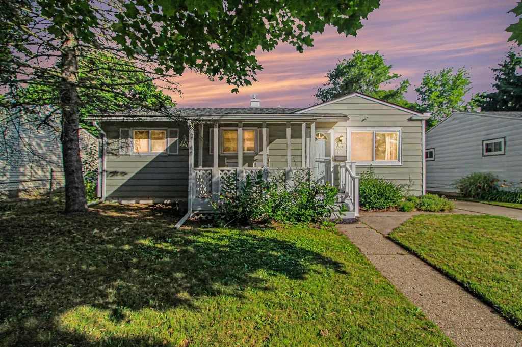 1307 Fall River Road Ypsilanti Charter Township MI 48198