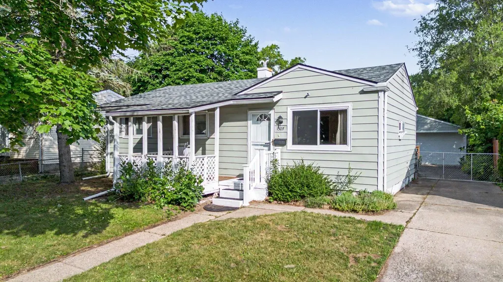 1307 Fall River Road Ypsilanti Charter Township MI 48198