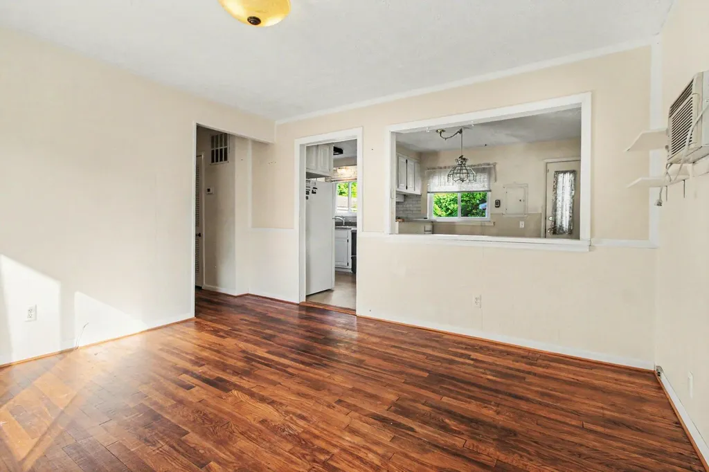 1307 Fall River Road Ypsilanti Charter Township MI 48198