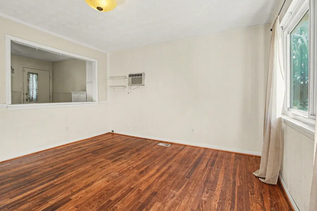 1307 Fall River Road Ypsilanti Charter Township MI 48198