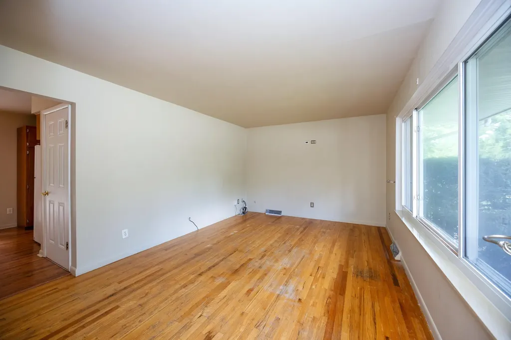 1031 N Maple Road Ann Arbor City MI 48103