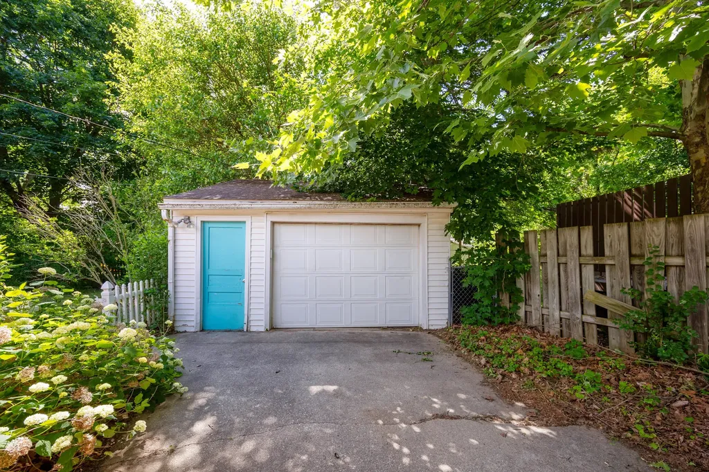 1031 N Maple Road Ann Arbor City MI 48103