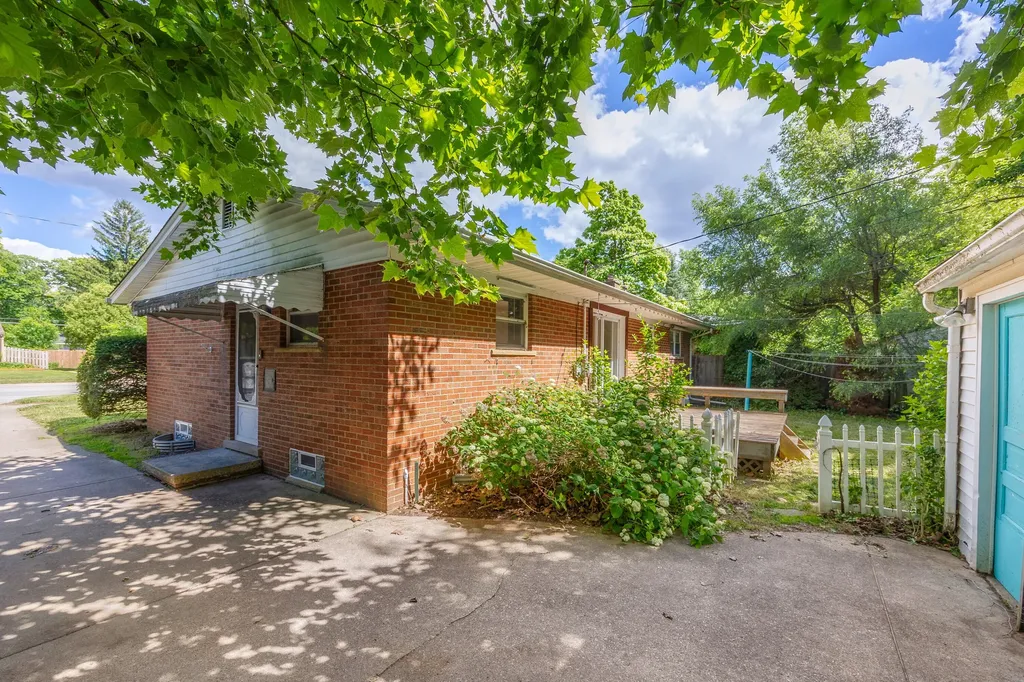 1031 N Maple Road Ann Arbor City MI 48103
