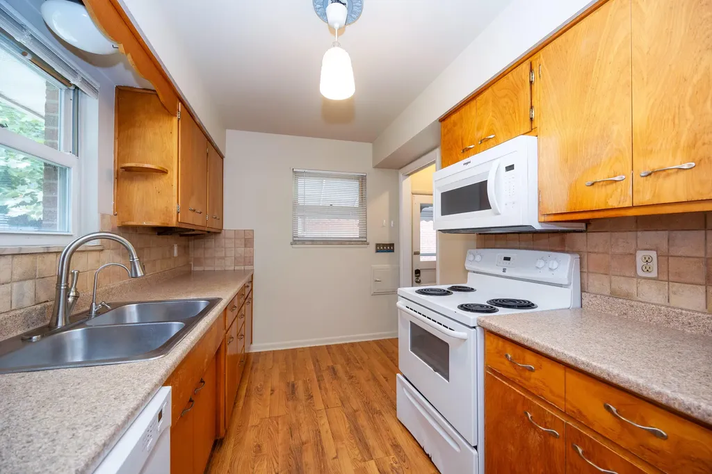 1031 N Maple Road Ann Arbor City MI 48103