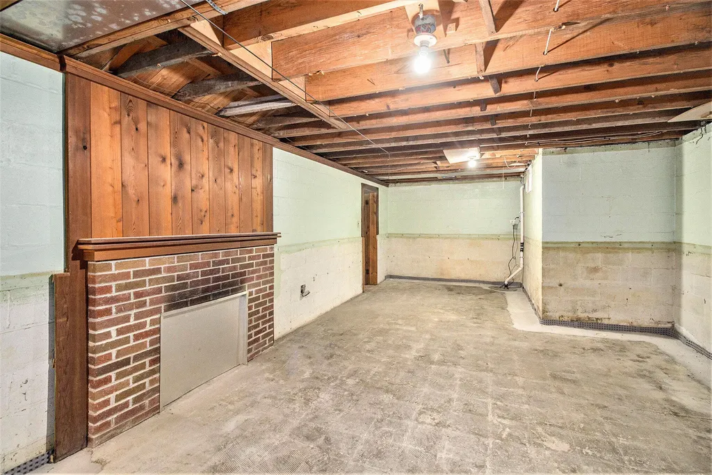 4593 Chippewa Drive Ingham Township MI 48864