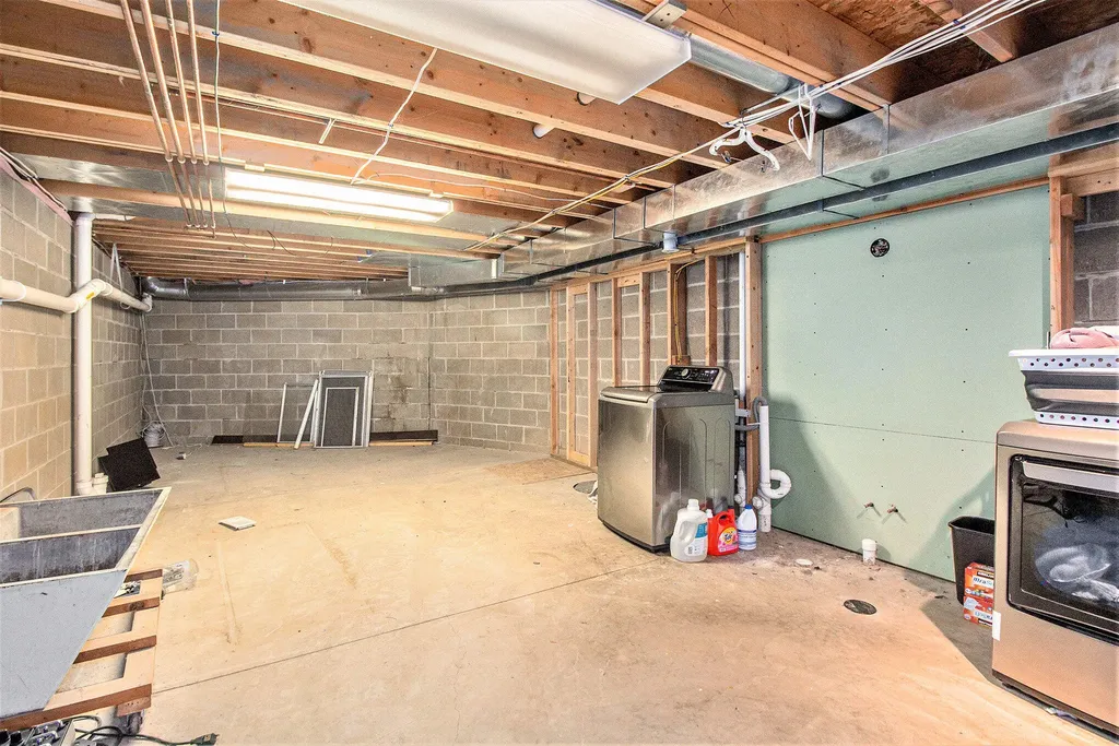 4593 Chippewa Drive Ingham Township MI 48864