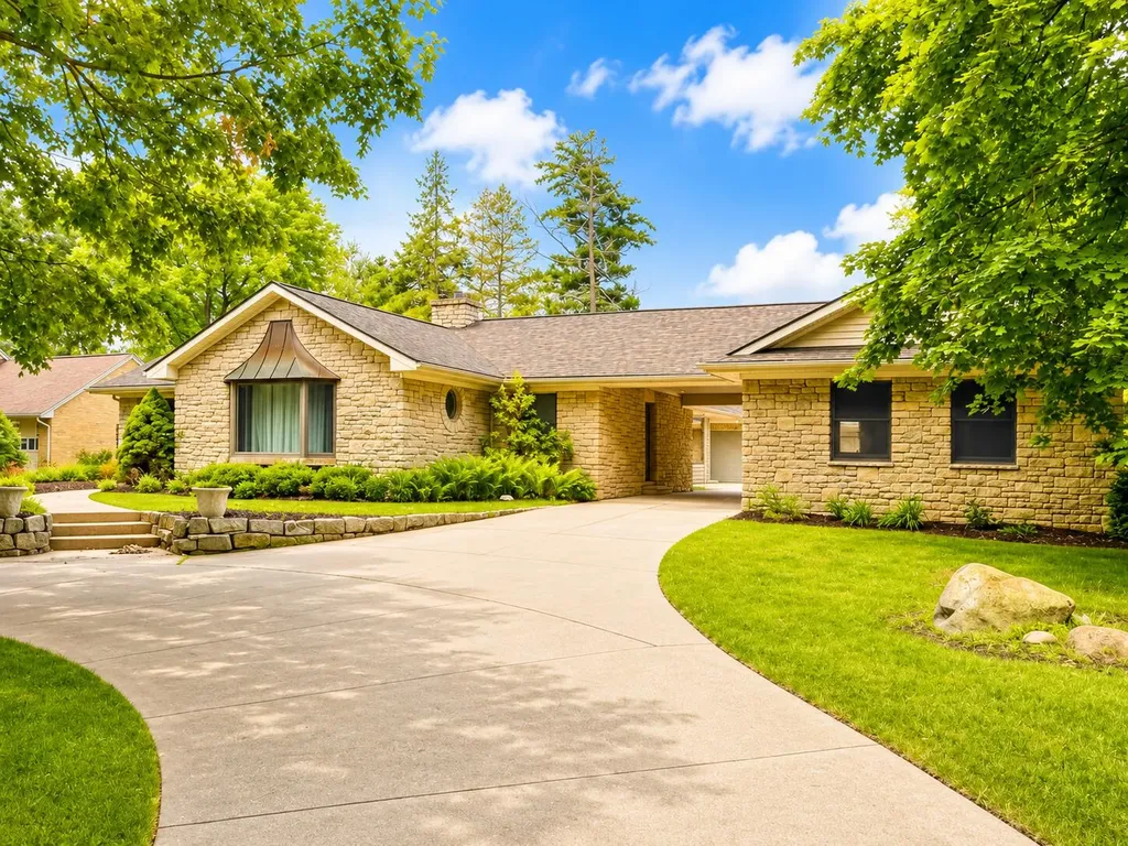 4593 Chippewa Drive Ingham Township MI 48864
