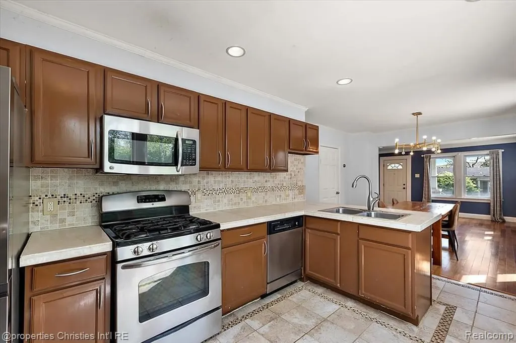30475 Brentwood Street Southfield City MI 48076