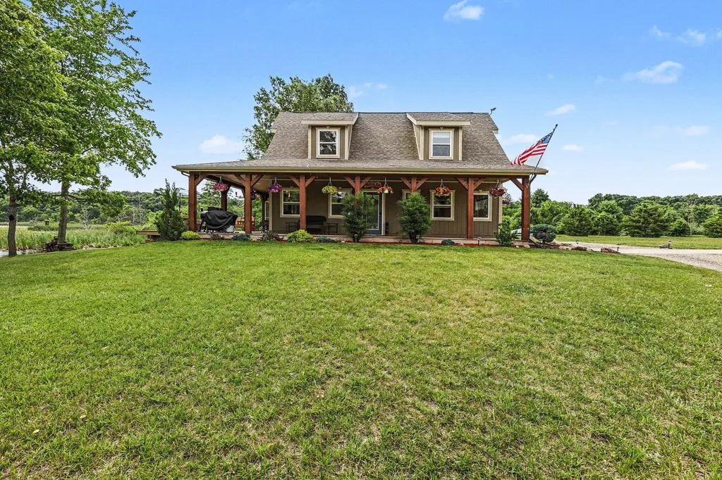 15303 Seymour Road Waterloo Township MI 49240