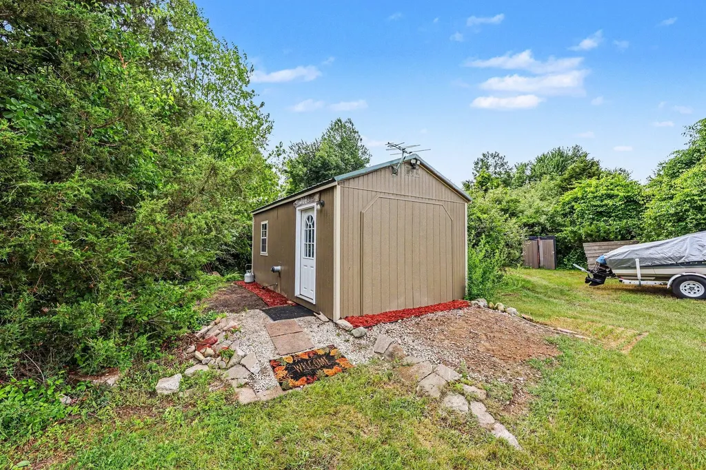 15303 Seymour Road Waterloo Township MI 49240