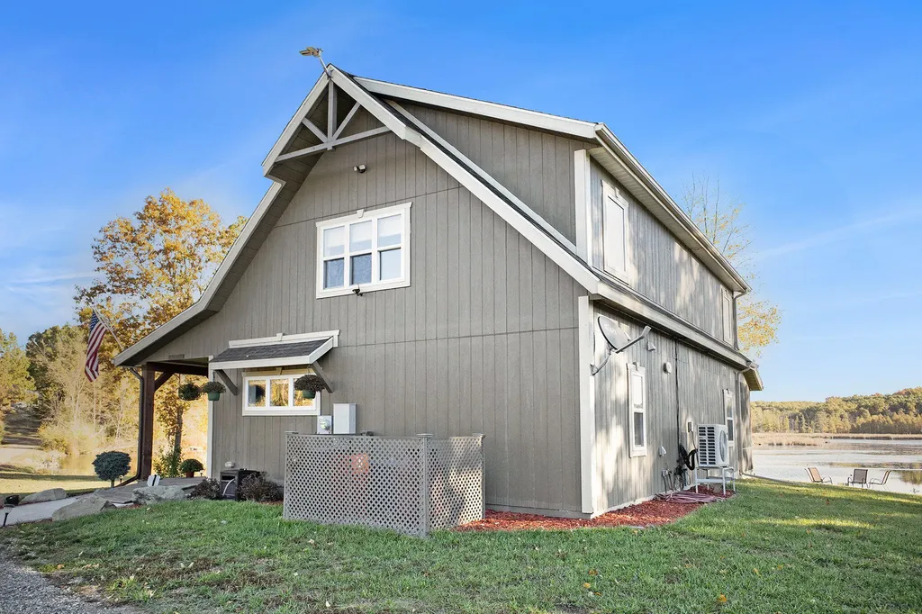 15303 Seymour Road Waterloo Township MI 49240