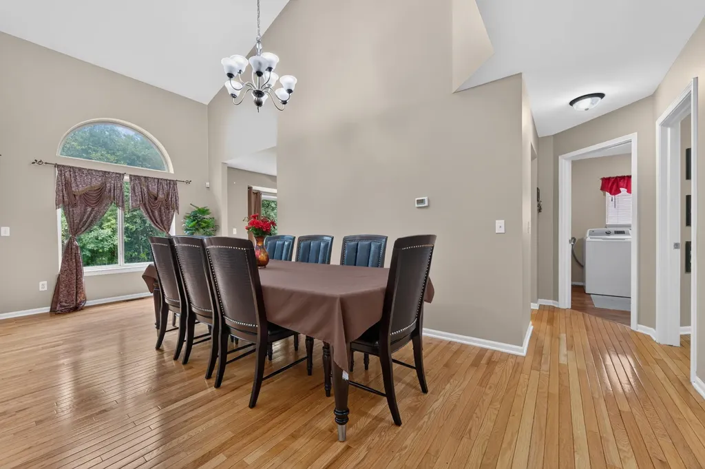24381 Elmhurst Avenue Farmington Hills City MI 48336
