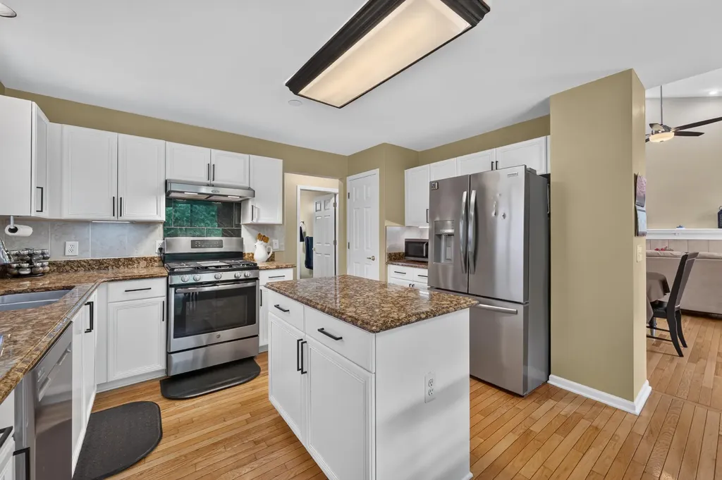 24381 Elmhurst Avenue Farmington Hills City MI 48336