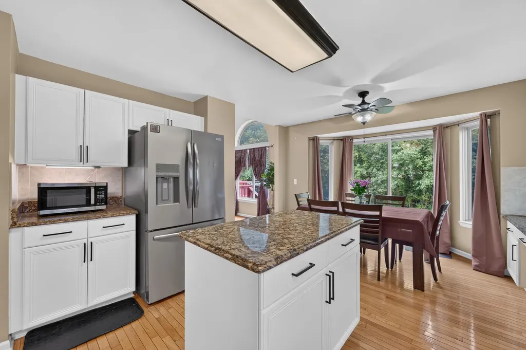 24381 Elmhurst Avenue Farmington Hills City MI 48336