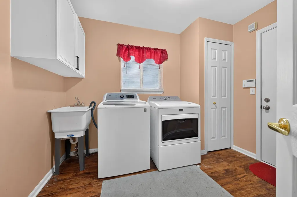 24381 Elmhurst Avenue Farmington Hills City MI 48336