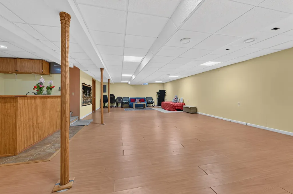 24381 Elmhurst Avenue Farmington Hills City MI 48336
