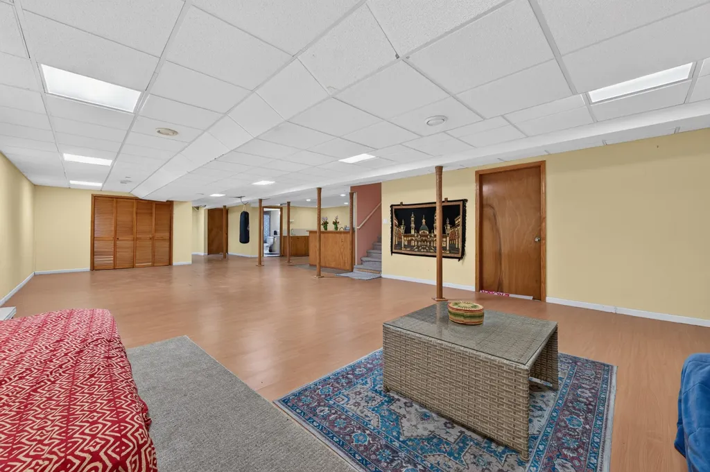 24381 Elmhurst Avenue Farmington Hills City MI 48336
