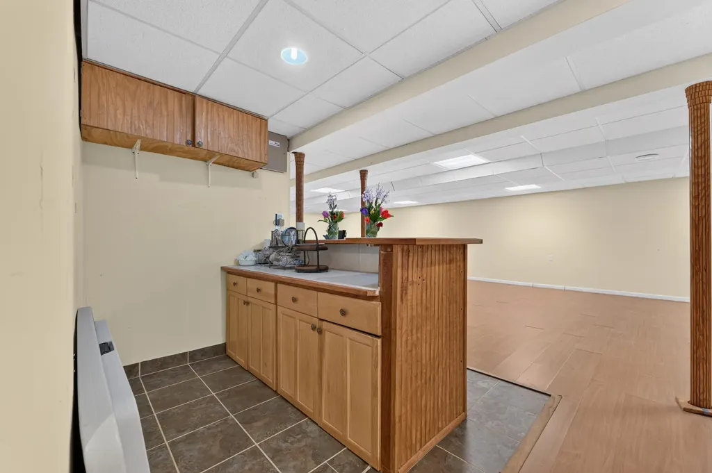24381 Elmhurst Avenue Farmington Hills City MI 48336