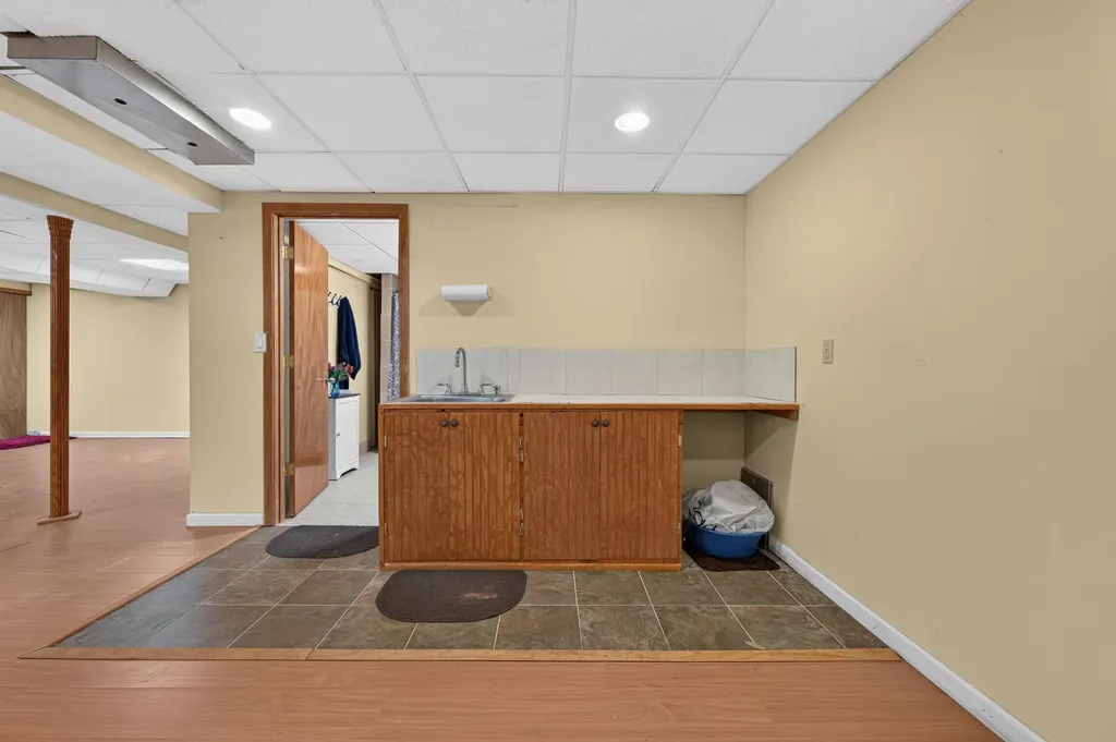 24381 Elmhurst Avenue Farmington Hills City MI 48336