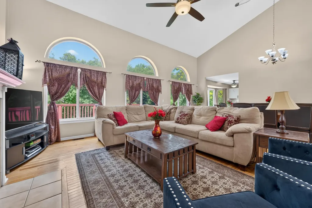 24381 Elmhurst Avenue Farmington Hills City MI 48336
