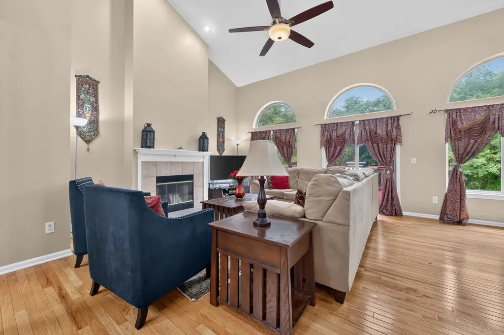 24381 Elmhurst Avenue Farmington Hills City MI 48336