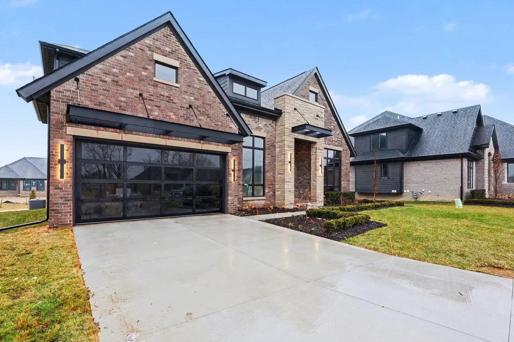 57572 Meadowridge Drive Washington Township MI 48094